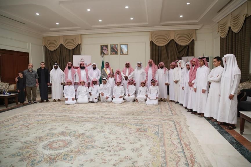 محافظ وادي الدواسر يكرم الفائزين في مسابقة حفظ القرآن الكريم