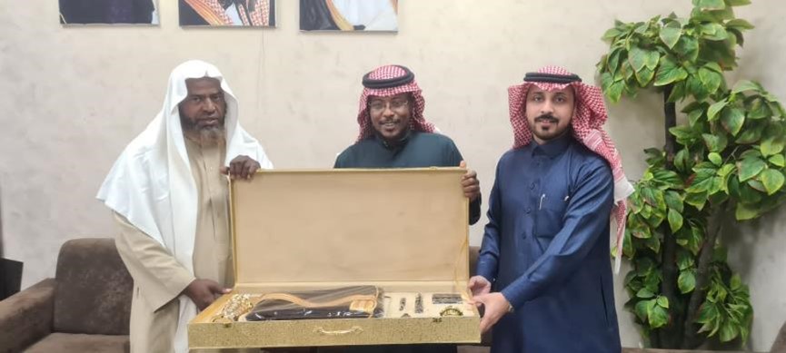 تحفيظ وادي الدواسر تكرم ” ال عثيثر وآل عثمان ” لجهودهما المتميزة خلال فترة عملهما بالجمعية