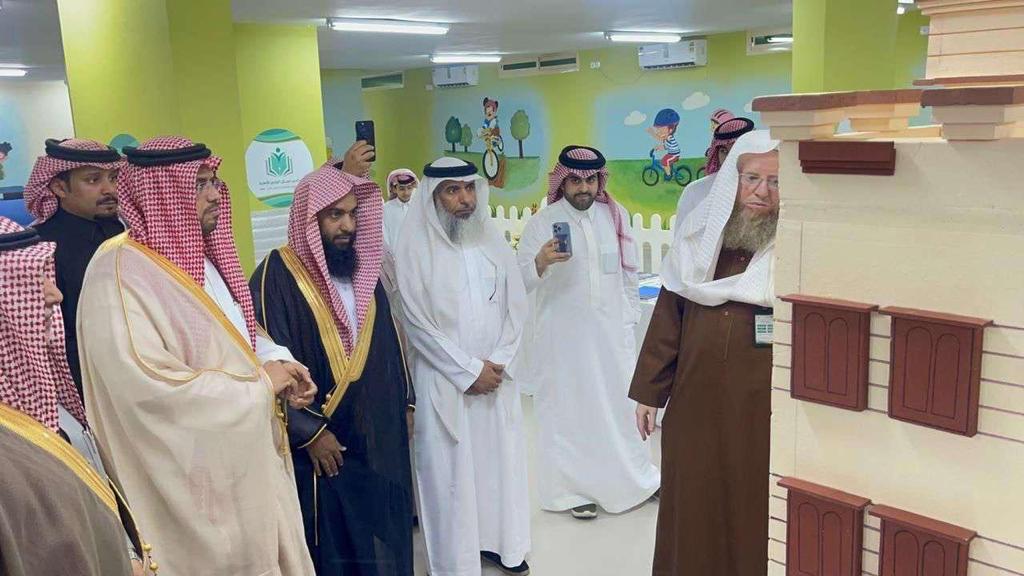وكيل محافظة وادي الدواسر يفتتح وقف مجمع الباقيات الصالحات